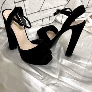 Platform pumps/heels